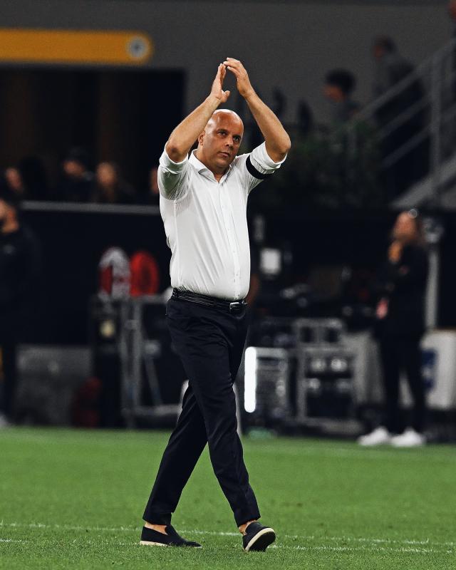 fb体育-斯洛特：这样过生日真是太好了；我们很注重定位球