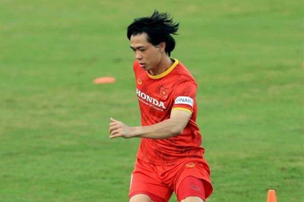 fb体育平台-越南队出战国足阿曼27人名单：阮公凤正式入选