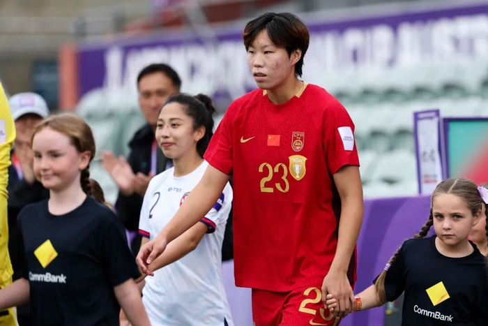 fb体育比分-花开两朵，同心逐梦——双胞胎姐妹邵子钦、邵子嘉的这些年|邵敏|足球|女足亚洲杯|巴西女足|中国女足_新浪体育_新浪新闻